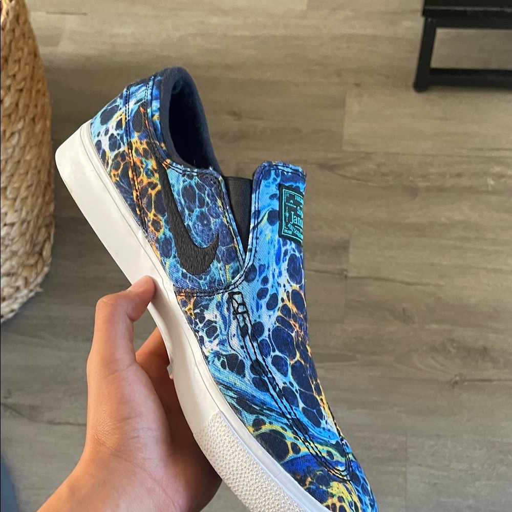 NIKE SB ZOOM JANOSKI SLIP COVERED IN LAVA LAMP GRAPHIC